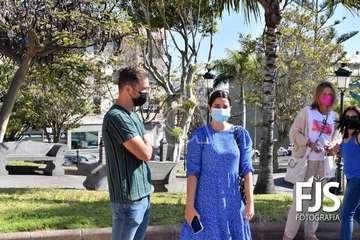 Juan Antonio Peña fue el único concejal de la oposición que acompañó esta mañana a los trabajadores de Lude en su protesta/TA.